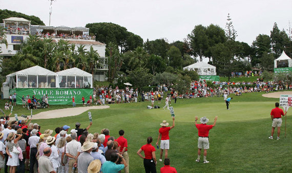 Los marshalls controlan el green del 18 en Aloha (foto de Jorge Andréu)