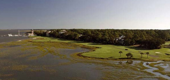 Vista aérea del 18 del Harbour Town Golf Links