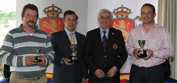 Enrique Fontecilla y los demás ganadores del torneo de presentación (foto de Fernando Herranz)