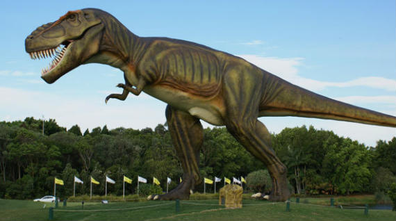Imagen del artículo Un dinosaurio anda suelto en el campo de golf