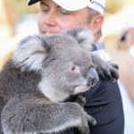 Bo Van Pelt con el koala Sunshine (foto de SMP Images)