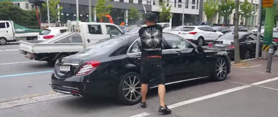 Imagen del artículo El golfista iracundo y el Mercedes destrozado